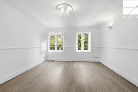 2 bedroom flat to rent, Falmouth Avenue, Highams Park, E4