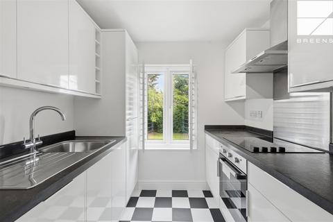 2 bedroom flat to rent, Falmouth Avenue, Highams Park, E4