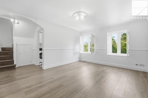 2 bedroom flat to rent, Falmouth Avenue, Highams Park, E4