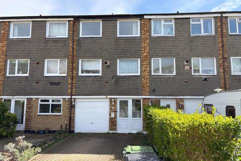 3 bedroom house to rent, The Terrace, Newgate Street, Chingford