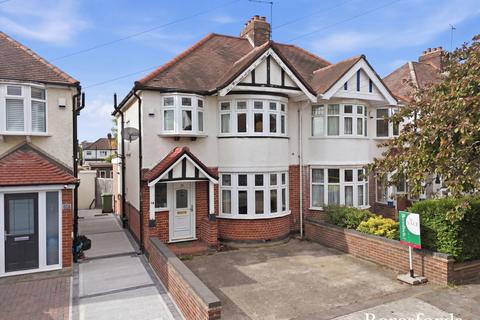 Hill Grove, Marshalls Park, RM1