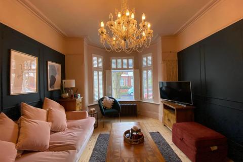 4 bedroom semi-detached house to rent, Chelford Road, Old Trafford