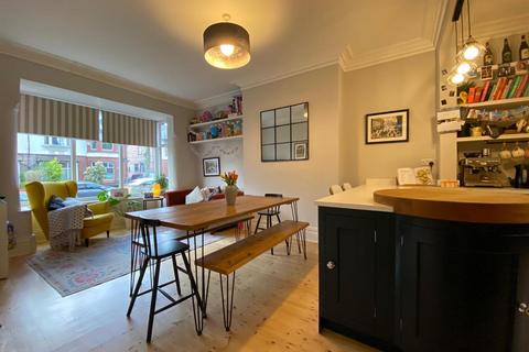 4 bedroom semi-detached house to rent, Chelford Road, Old Trafford