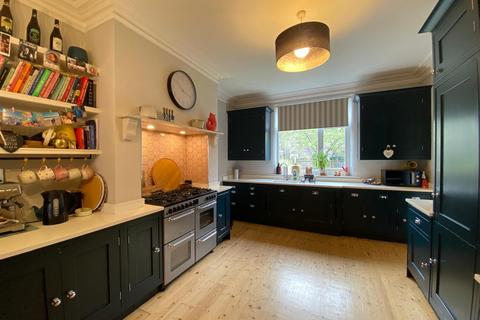 4 bedroom semi-detached house to rent, Chelford Road, Old Trafford