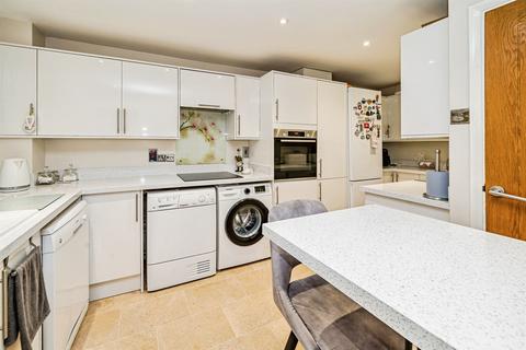 4 bedroom end of terrace house for sale, Stanhope Road, Aylesbury