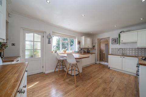 4 bedroom detached bungalow for sale, Cemmaes Court Road, Boxmoor, Hemel Hempstead, Hertfordshire, HP1 1ST