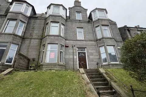 1 bedroom ground floor flat for sale