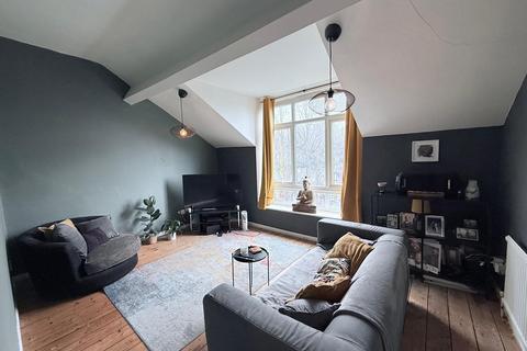 2 bedroom flat to rent, Redcliffe Road, Nottingham, NG3