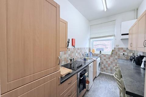 2 bedroom flat to rent, Redcliffe Road, Nottingham, NG3