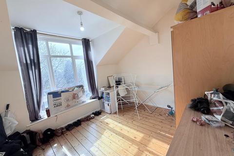 2 bedroom flat to rent, Redcliffe Road, Nottingham, NG3