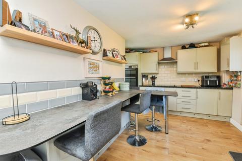 3 bedroom end of terrace house for sale, Cranmore View, Frome