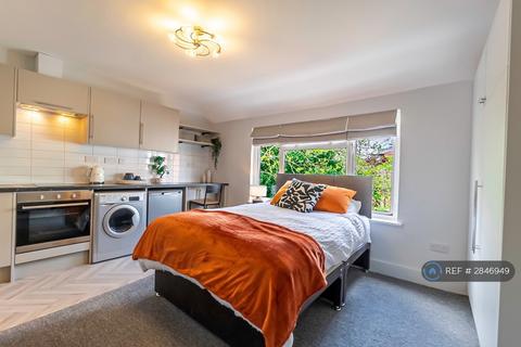 Studio to rent, London Road, Reading, RG1