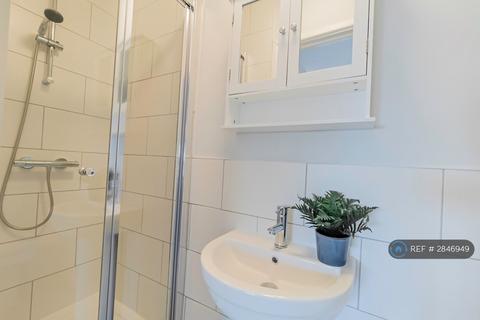 Studio to rent, London Road, Reading, RG1