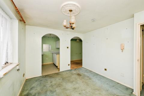 1 bedroom flat for sale, Magpie Close, Enfield, EN1