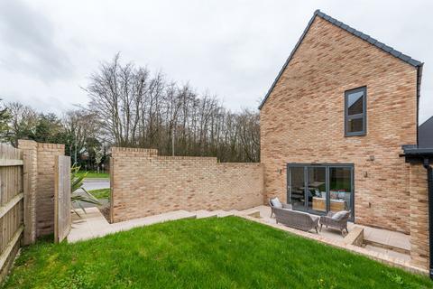 undefined, Blunsdon Hill, Blunsdon, Swindon