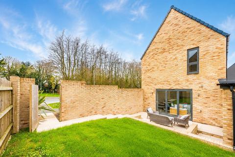 undefined, Blunsdon Hill, Blunsdon, Swindon