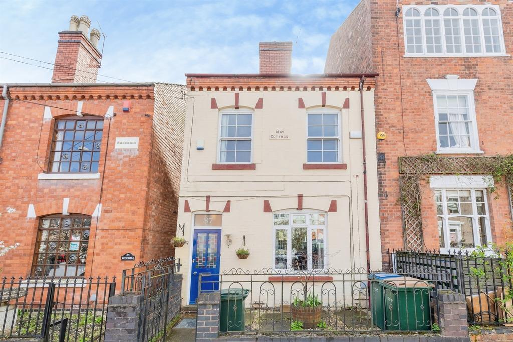 4 bedroom semi-detached house for sale