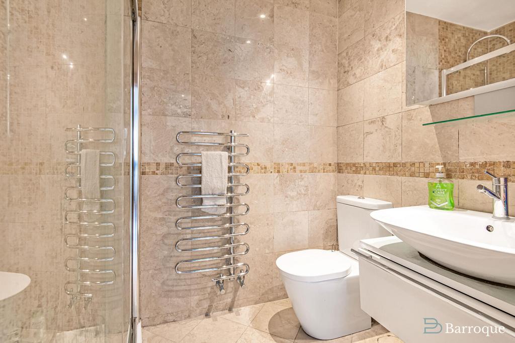 Ensuite Bathroom 2