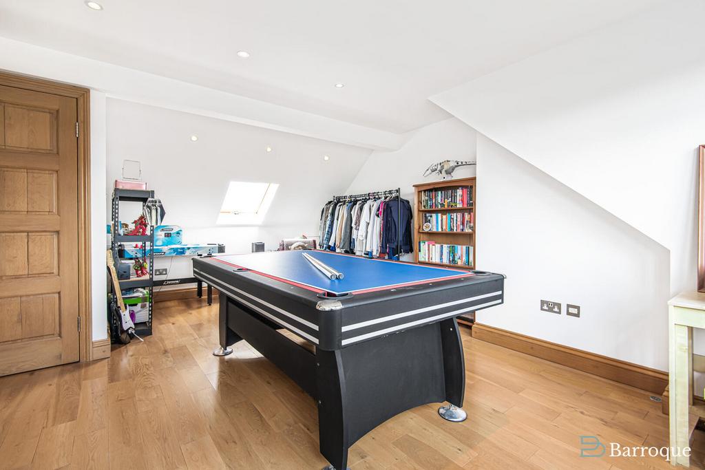 Bed 5 / Games Room