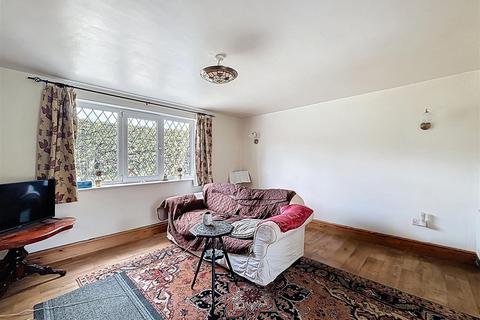 2 bedroom end of terrace house for sale, Back Lane, Seaton, Hull