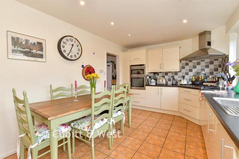 4 bedroom terraced house for sale, Taylors Crescent, Cranleigh, Surrey