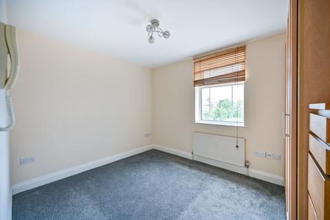 undefined, Villiers Road, Kingston, Kingston upon Thames, KT1