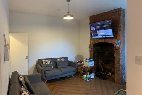 3 bedroom house share to rent, Raglan Street