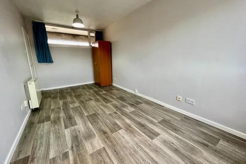 Studio for sale, Stamford Court, Bury St. Edmunds IP33