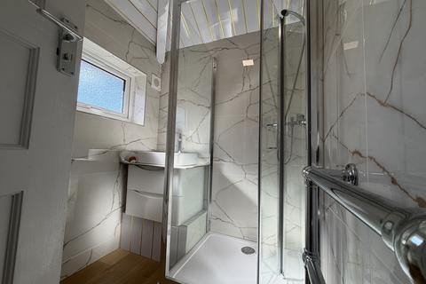3 bedroom semi-detached house to rent, Lewis Road, Oldbury, West Midlands, B68