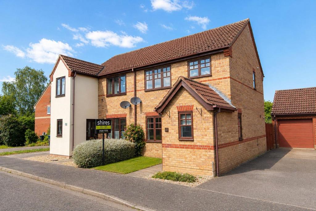 3 bedroom semi-detached house to rent