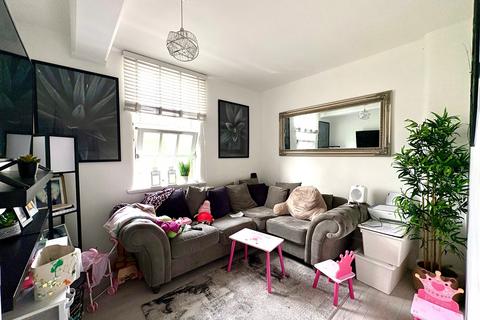 2 bedroom flat for sale, Brading Crescent, London