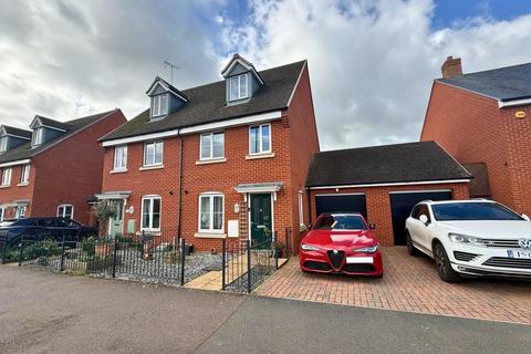 3 bedroom semi-detached house for sale, Redcurrant Avenue, Aylesbury