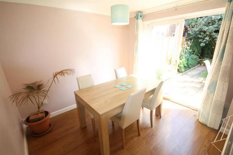 4 bedroom house to rent, Lander Close, Cambridge CB24