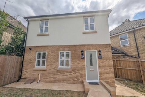 2 bedroom detached house for sale, Darwin Drive, Cambridge CB4