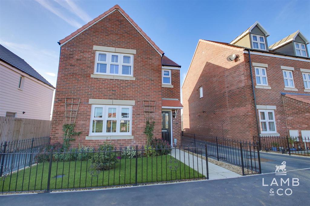 Barnacle Way, Clacton on Sea CO16 3 bed detached house for sale - £325,000
