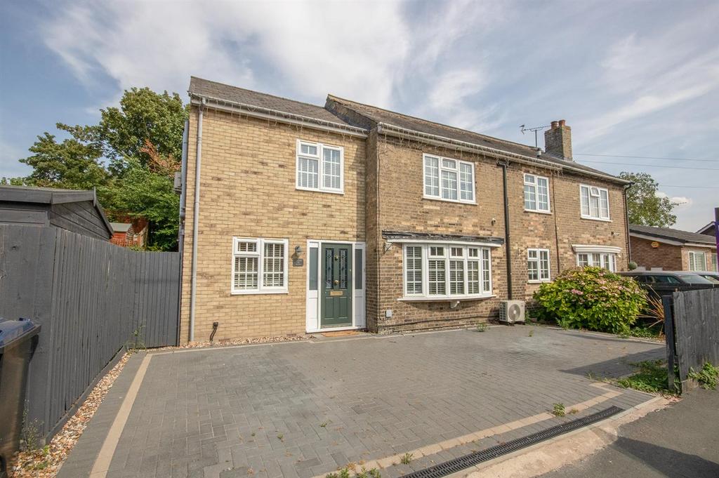 Detached house exterior, driveway