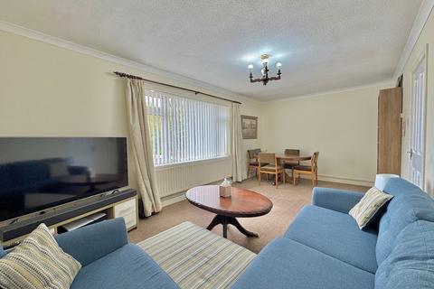 1 bedroom flat for sale, Beaconsfield Court, Sketty, Swansea, City And County of Swansea.