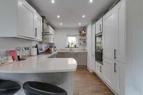 3 bedroom cottage for sale, Beech Court, Huddersfield HD4