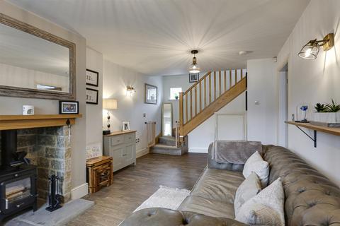 3 bedroom cottage for sale, Beech Court, Huddersfield HD4