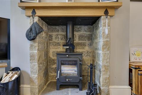 3 bedroom cottage for sale, Beech Court, Huddersfield HD4