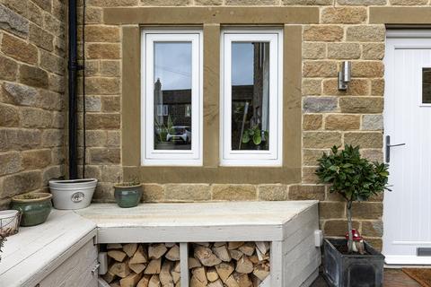 3 bedroom cottage for sale, Beech Court, Huddersfield HD4