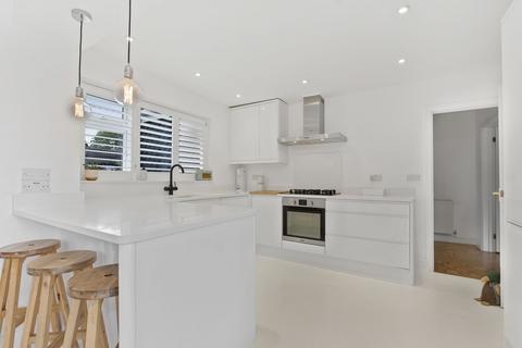 4 bedroom detached house to rent, Kimber Close, Windsor