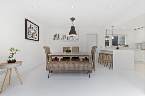 4 bedroom detached house to rent, Kimber Close, Windsor