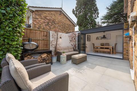 4 bedroom detached house to rent, Kimber Close, Windsor