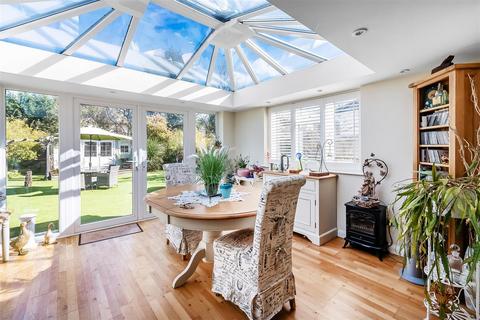 2 bedroom detached bungalow for sale, Beresford Road, Cheam, SM2