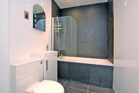 2 bedroom apartment to rent, Commercial Road, London