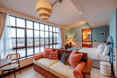 1 bedroom apartment to rent, Chiswick - Studio Windmill Road