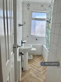 1 bedroom in a house share to rent, Gladstone Road, Kingston Upon Thames, KT1