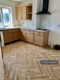 1 bedroom in a house share to rent, Gladstone Road, Kingston Upon Thames, KT1