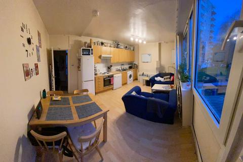 1 bedroom in a flat share to rent, Bessborough Road, London SW15